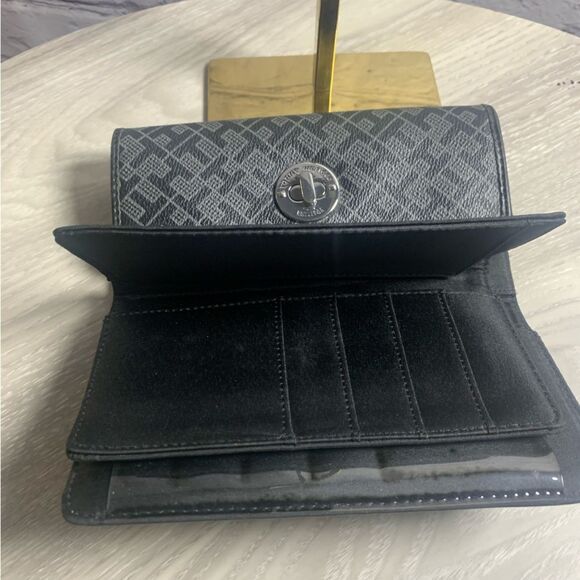 Tommy Hilfiger logo trifold wallet with checkbook holder - Picture 6 of 8